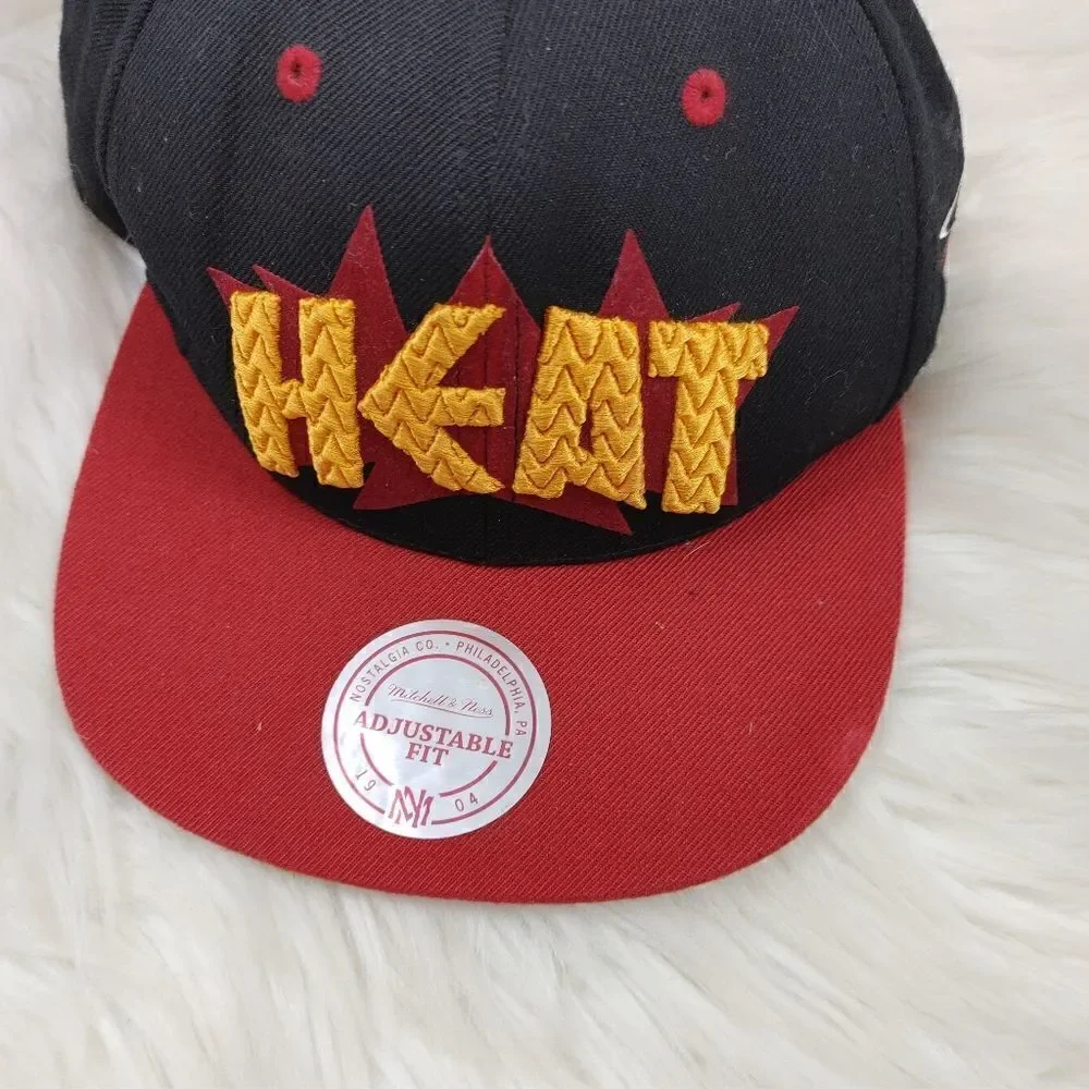 Mitchell & Ness Adjustable Fit NBA DYNAMITE SNAPBACK CUR HEAT